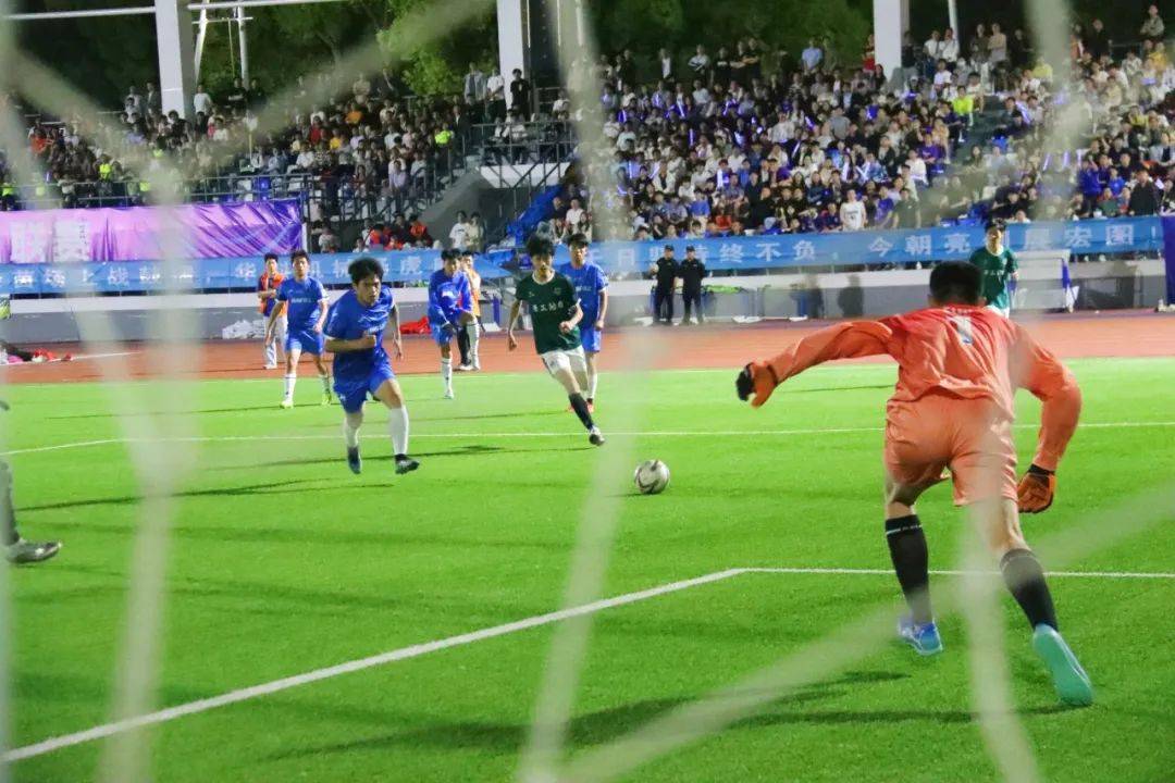国际足联世俱杯-豪强对拼！国际足球赛场上演精彩对决