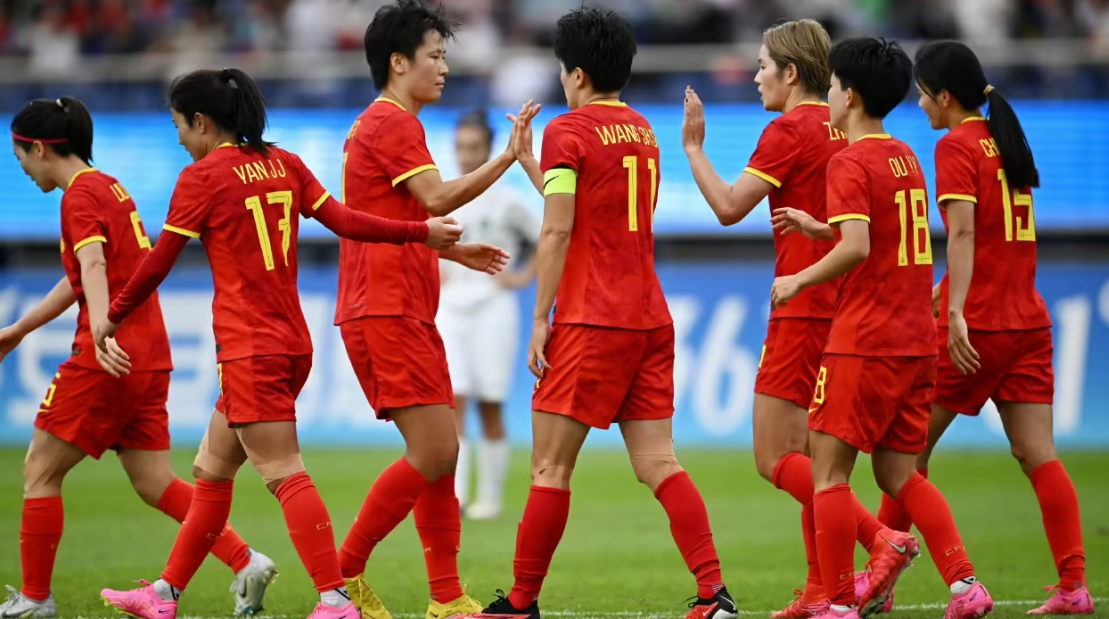 国际足联世俱杯-中国女足在比赛中力挫对手，展现出色战术